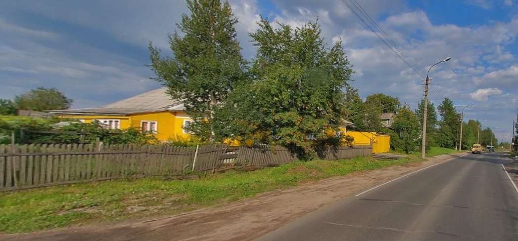 В Архангельске нетрезвый водитель снёс световую опору и врезался в гараж